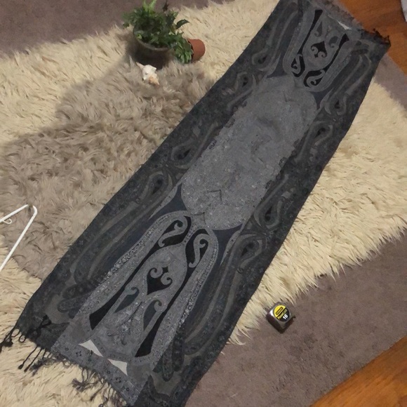 Gorgeous Scarf With Fringe-77x19-Black/White/Gray-EUC - Picture 8 of 15